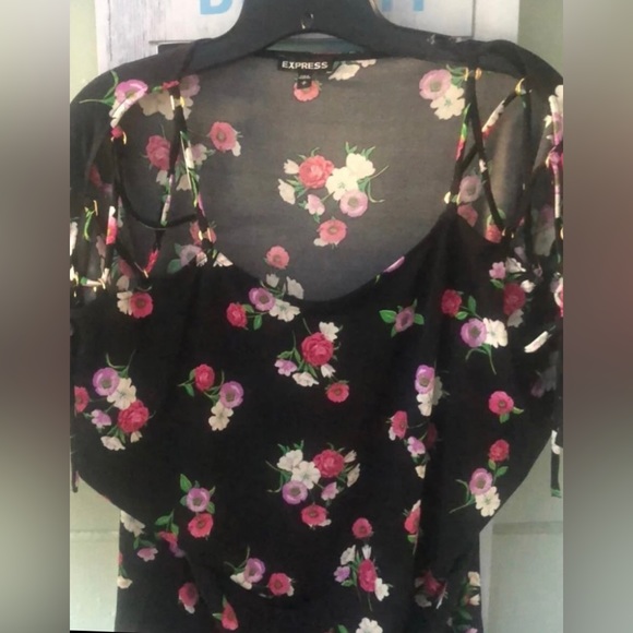 EXPRESS black floral print cold shoulder w/ lace up detail top like new   S-M - Picture 10 of 12